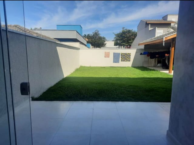 Casa com 300m², à venda, no bairro Abaete em Taubaté