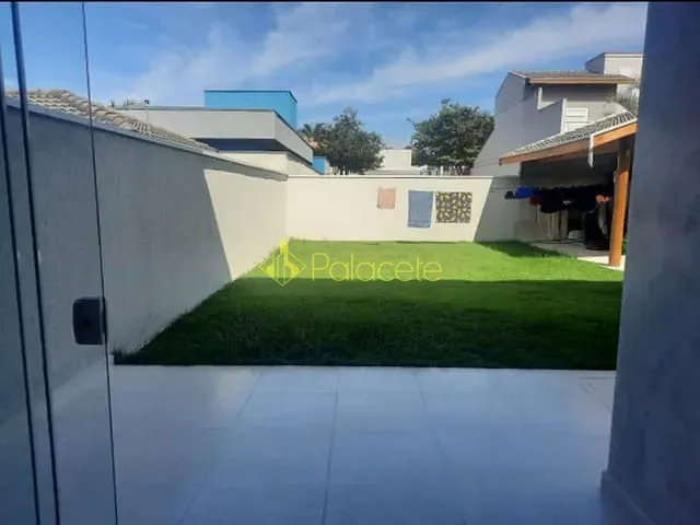 Casa com 300m², à venda, no bairro Abaete em Taubaté
