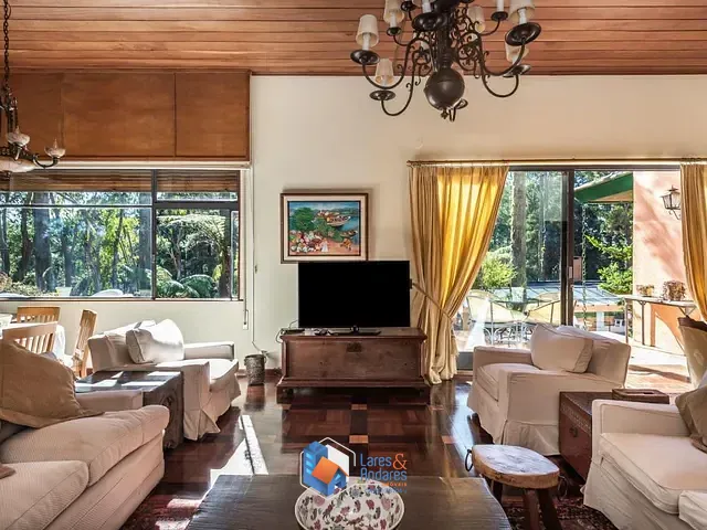 Casa com 66000m² 6 quartos e 8 banheiros, à venda, no bairro Jardim Toriba em Campos Do Jordão