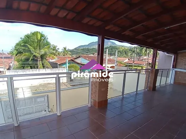 Casa com 390m² 5 quartos e 3 banheiros, à venda, no bairro Centro em Caraguatatuba