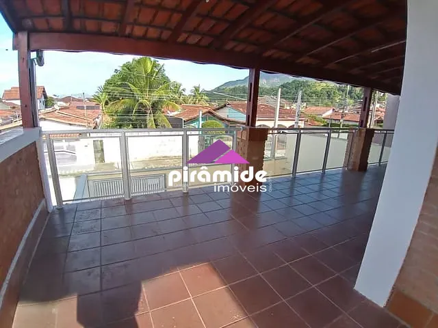 Casa com 390m² 5 quartos e 3 banheiros, à venda, no bairro Centro em Caraguatatuba