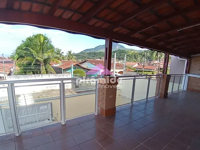 Casa com 390m² 5 quartos e 3 banheiros, à venda, no bairro Centro em Caraguatatuba