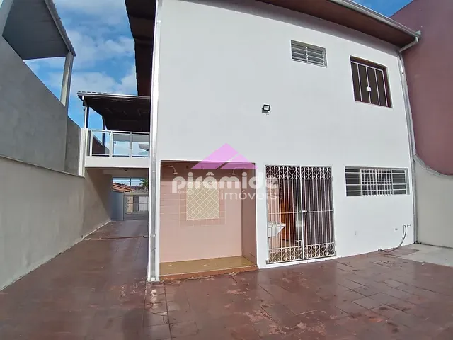 Casa com 390m² 5 quartos e 3 banheiros, à venda, no bairro Centro em Caraguatatuba