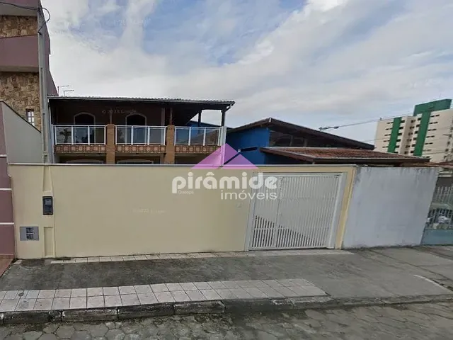Casa com 390m² 5 quartos e 3 banheiros, à venda, no bairro Centro em Caraguatatuba