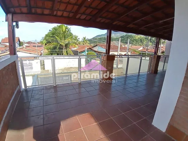 Casa com 390m² 5 quartos e 3 banheiros, à venda, no bairro Centro em Caraguatatuba
