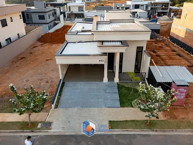 Casa com 300m² 4 quartos e 4 banheiros, à venda, no bairro Medeiros em Jundiaí
