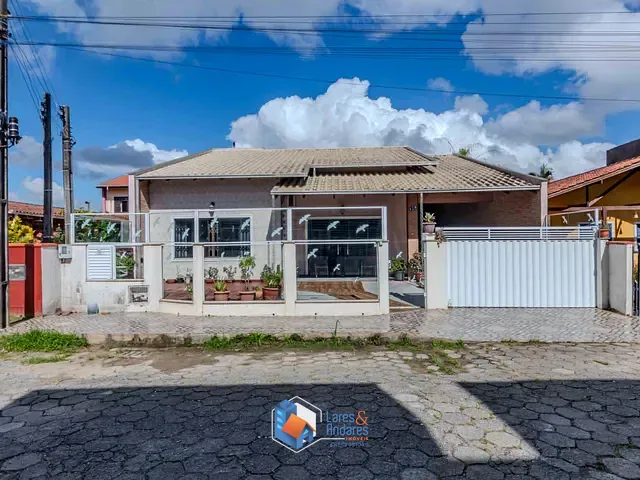Casa com 347m² 3 quartos e 2 banheiros, à venda, no bairro Praia da Armação do Itapocoroi em Penha