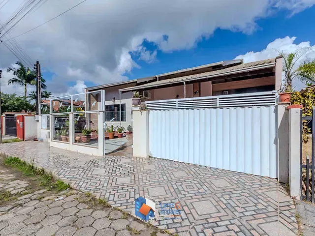 Casa com 347m² 3 quartos e 2 banheiros, à venda, no bairro Praia da Armação do Itapocoroi em Penha