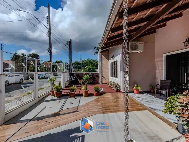 Casa com 347m² 3 quartos e 2 banheiros, à venda, no bairro Praia da Armação do Itapocoroi em Penha