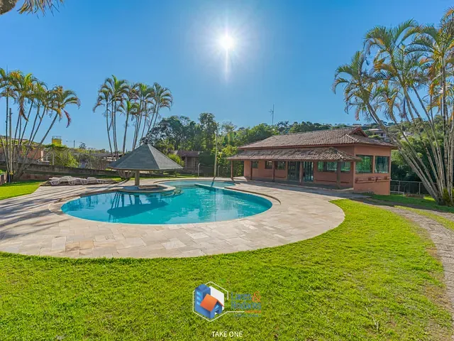 Casa com 3903m² 6 quartos e 8 banheiros, à venda, no bairro Jardim Leonor em Itatiba