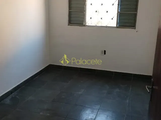 Casa com 158m² 2 quartos e 1 banheiro, à venda, no bairro Parque São Luís em Taubaté