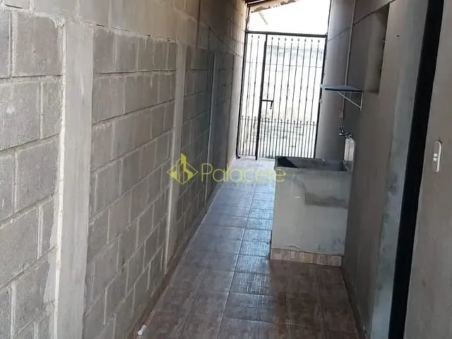 Casa com 158m² 2 quartos e 1 banheiro, à venda, no bairro Parque São Luís em Taubaté
