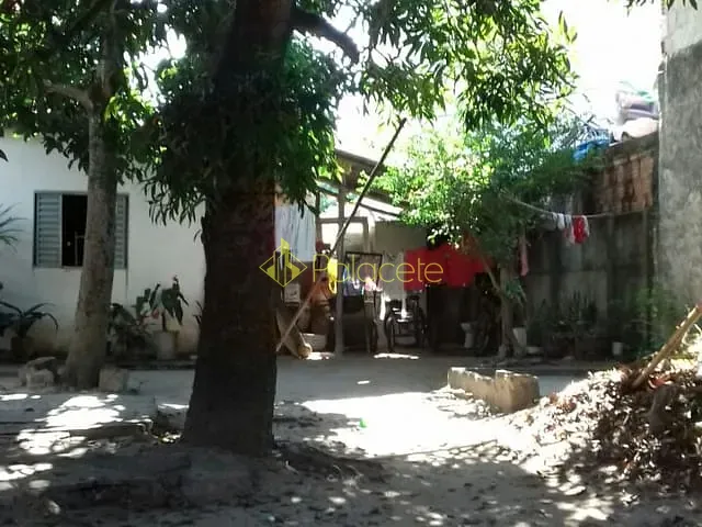 Casa com 396m², à venda, no bairro Centro em Potim