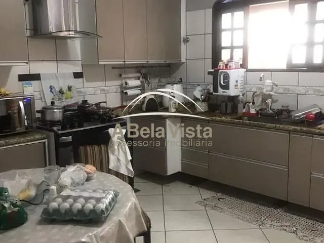 Casa com 375m² 3 quartos e 4 banheiros, à venda, no bairro Ayrosa em Osasco