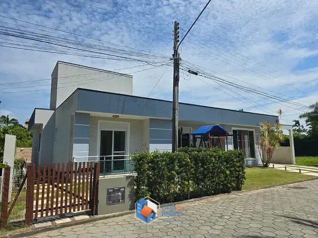 Casa com 400m² 4 quartos e 5 banheiros, à venda, no bairro Cachoeira do Bom Jesus em Florianópolis