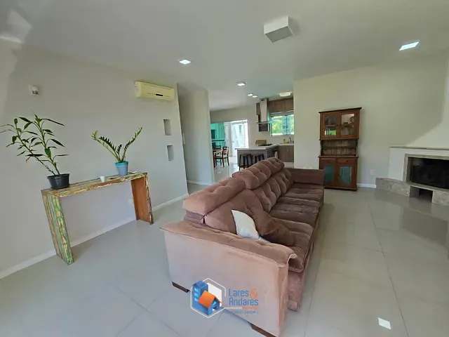 Casa com 400m² 4 quartos e 5 banheiros, à venda, no bairro Cachoeira do Bom Jesus em Florianópolis