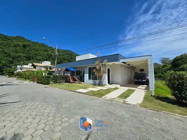 Casa com 400m² 4 quartos e 5 banheiros, à venda, no bairro Cachoeira do Bom Jesus em Florianópolis