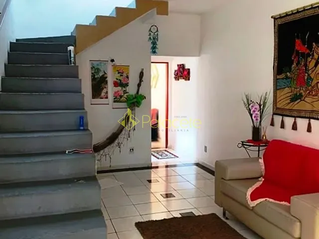 Casa com 150m² 3 quartos e 4 banheiros, à venda, no bairro Residencial Mombaça em Pindamonhangaba