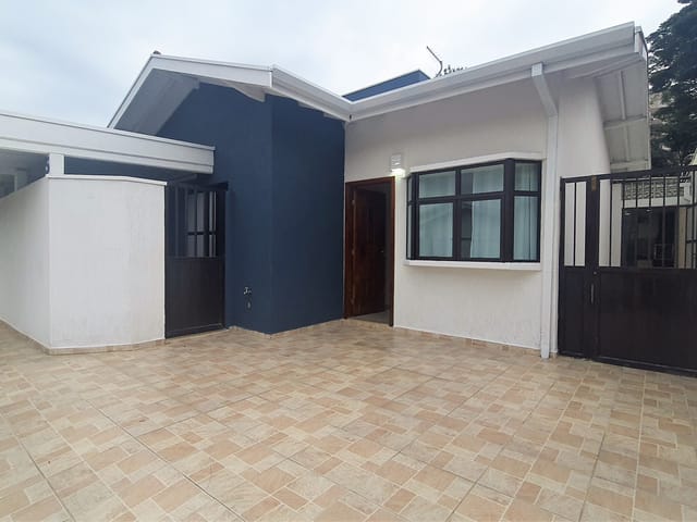 Casa 4 quartos e 3 banheiros, à venda, no bairro Parque São Luís em Taubaté