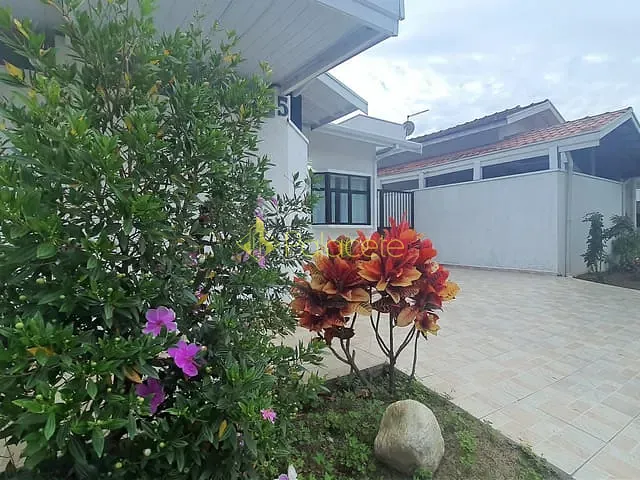 Casa 4 quartos e 3 banheiros, à venda, no bairro Parque São Luís em Taubaté