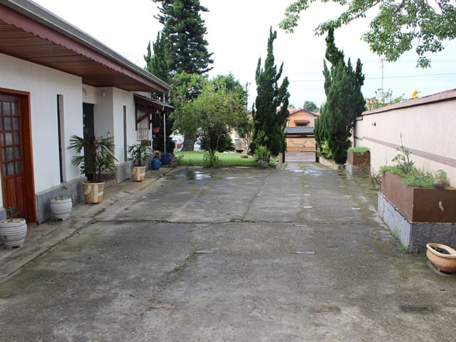 Casa com 1257m² 6 quartos e 2 banheiros, à venda, no bairro Santana em Pindamonhangaba