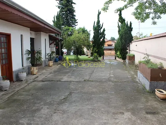Casa com 1257m² 6 quartos e 2 banheiros, à venda, no bairro Santana em Pindamonhangaba