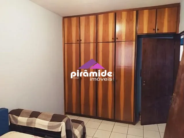 Casa com 250m² 3 quartos e 2 banheiros, à venda, no bairro Jardim Ismênia em São José dos Campos