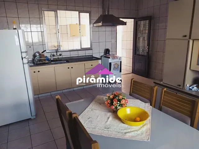 Casa com 250m² 3 quartos e 2 banheiros, à venda, no bairro Jardim Ismênia em São José dos Campos