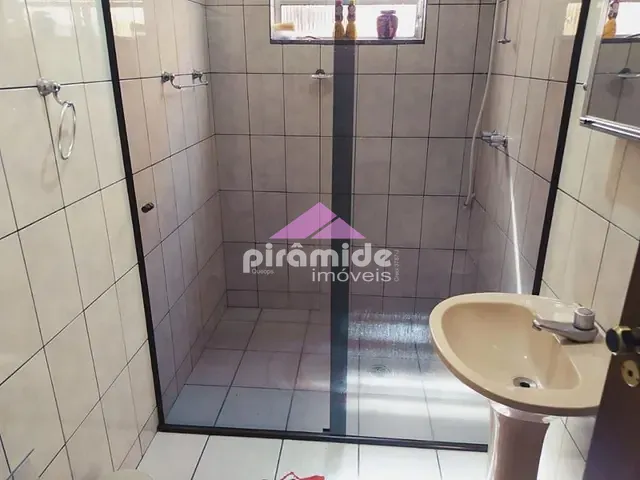 Casa com 250m² 3 quartos e 2 banheiros, à venda, no bairro Jardim Ismênia em São José dos Campos
