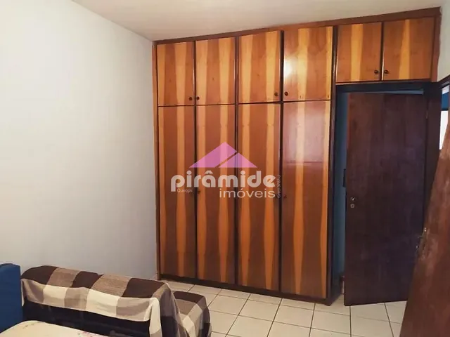 Casa com 250m² 3 quartos e 2 banheiros, à venda, no bairro Jardim Ismênia em São José dos Campos