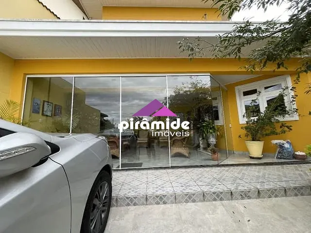 Casa com 325m² 3 quartos e 3 banheiros, à venda, no bairro Urbanova em São José dos Campos