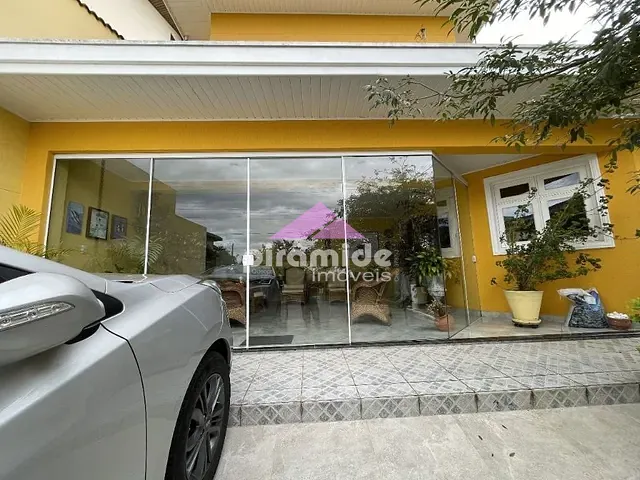 Casa com 325m² 3 quartos e 3 banheiros, à venda, no bairro Urbanova em São José dos Campos