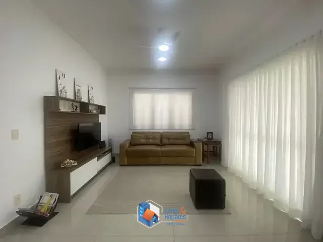 Casa com 300m² 3 quartos e 4 banheiros, à venda, no bairro Pinheirinho em Vinhedo