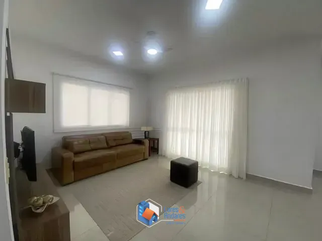 Casa com 300m² 3 quartos e 4 banheiros, à venda, no bairro Pinheirinho em Vinhedo