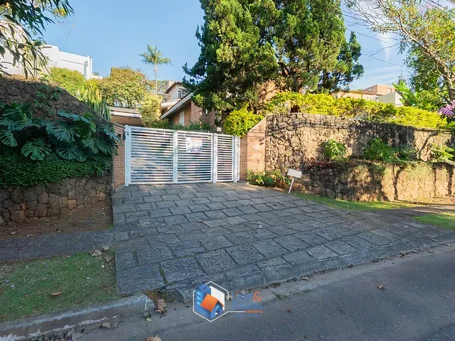 Casa com 1350m² 4 quartos e 8 banheiros, à venda, no bairro São Paulo II em Cotia