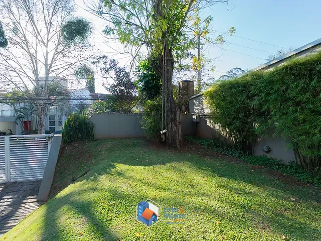 Casa com 1350m² 4 quartos e 8 banheiros, à venda, no bairro São Paulo II em Cotia