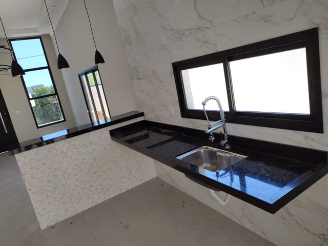 Casa com 251m² 3 quartos e 2 banheiros, à venda, no bairro Caçapava Velha em Caçapava
