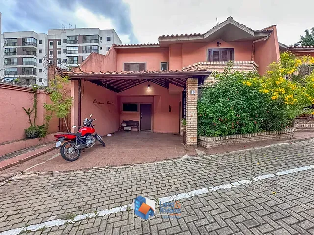 Casa com 231m² 3 quartos e 4 banheiros, à venda, no bairro Granja Viana em Cotia