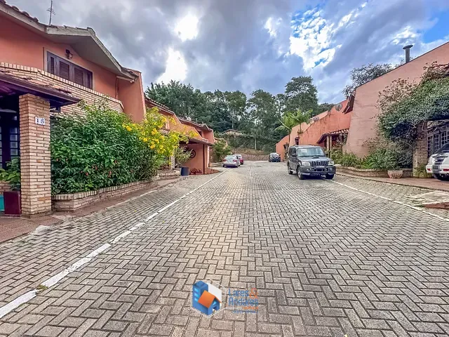 Casa com 231m² 3 quartos e 4 banheiros, à venda, no bairro Granja Viana em Cotia