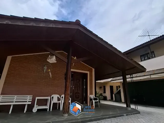 Casa com 1100m² 5 quartos e 4 banheiros, à venda, no bairro Arujázinho I, II e III em Arujá
