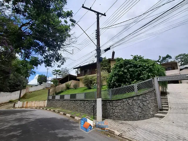 Casa com 1100m² 5 quartos e 4 banheiros, à venda, no bairro Arujázinho I, II e III em Arujá