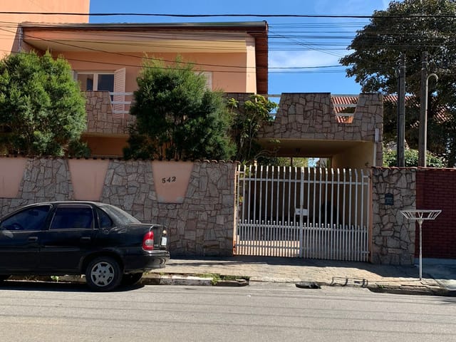Casa 3 quartos e 4 banheiros, à venda, no bairro São Benedito em Pindamonhangaba