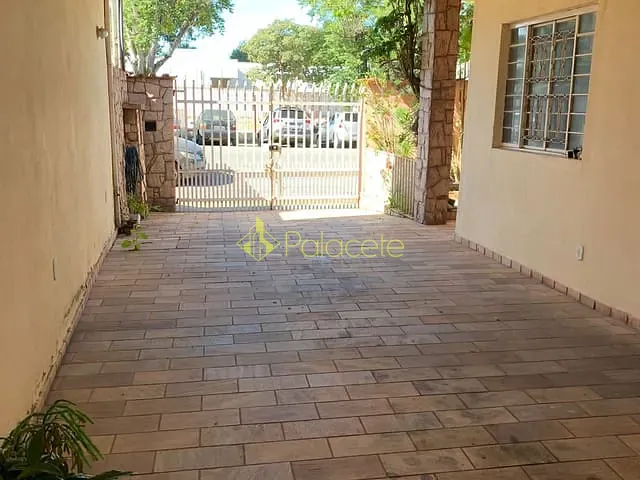 Casa 3 quartos e 4 banheiros, à venda, no bairro São Benedito em Pindamonhangaba