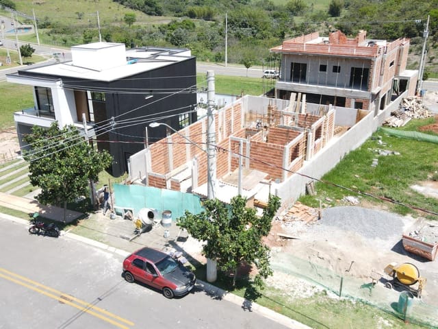Casa 3 quartos e 4 banheiros, à venda, no bairro Jardim Marlene Miranda em Taubaté