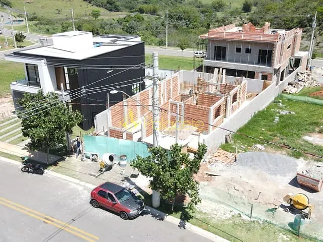 Casa 3 quartos e 4 banheiros, à venda, no bairro Jardim Marlene Miranda em Taubaté