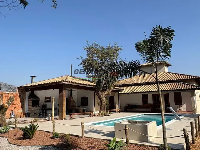 Casa com 1050m² 4 quartos e 3 banheiros, à venda, no bairro Colinas de Indaiatuba em Indaiatuba
