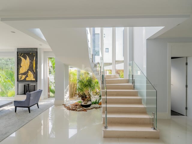 Casa com 490m² 4 quartos e 6 banheiros, à venda, no bairro Colinas da Anhanguera em Santana de Parnaíba