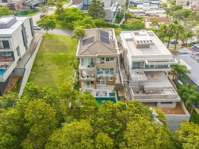 Casa com 490m² 4 quartos e 6 banheiros, à venda, no bairro Colinas da Anhanguera em Santana de Parnaíba