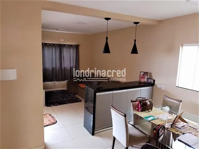 Casa com 250m² 3 quartos e 2 banheiros, à venda, no bairro Jardim Colúmbia D em Londrina