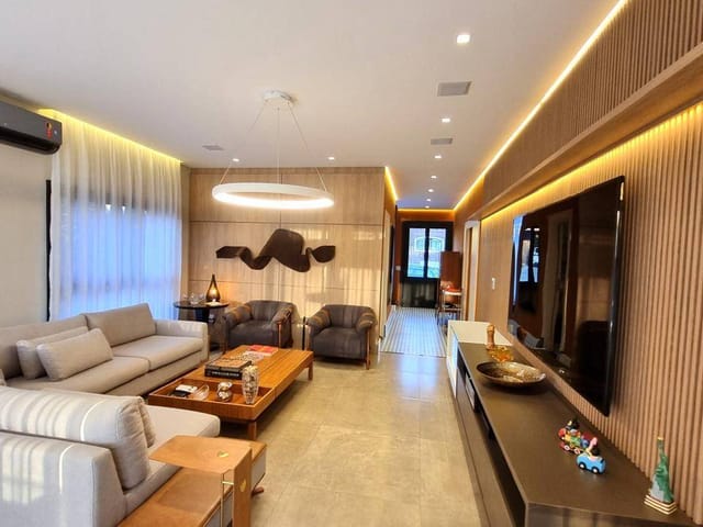 Casa com 388m² 4 quartos e 6 banheiros, à venda, no bairro Alphaville em Santana de Parnaíba